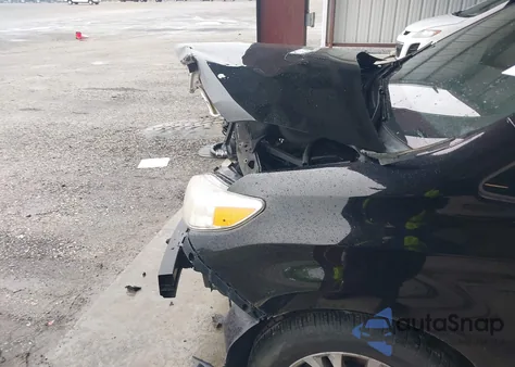 2014 Toyota Sienna Xle V6 8 Passenger z USA, uszkodzony, nr VIN 5TDYK3DC0ES493864